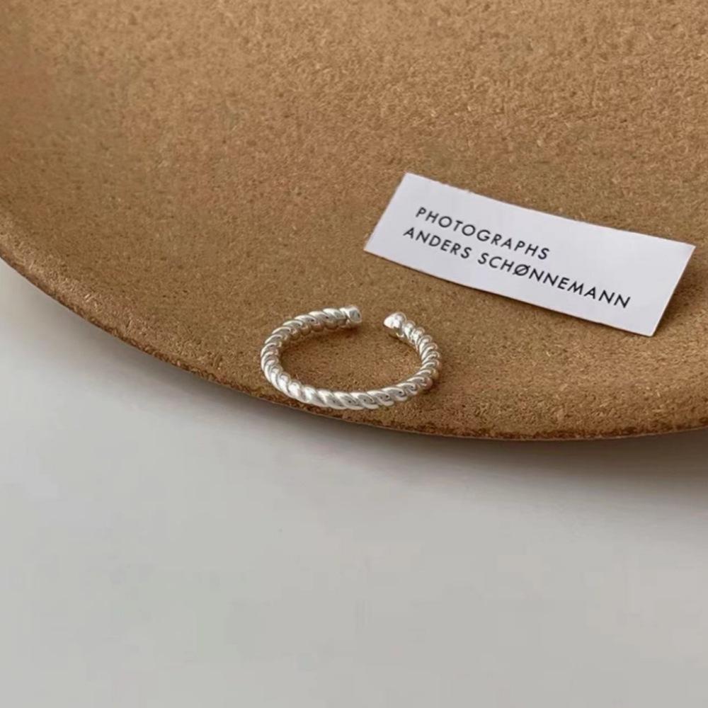 Xiaohongshu S925 Sterling Silver Women's Luxury Ring - Niche Design, Non-Fade Index Finger Fashion.