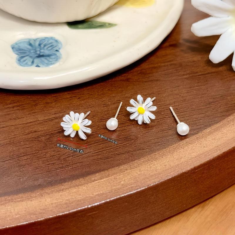 2026 Fresh Daisy Stud Earrings Set: Sweet, Gentle, and Fashionable Four-Piece for Women