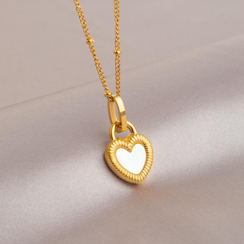 Women's Light Luxury Gold Titanium Steel Necklace - Non-fading, Versatile, High-end Fashion Clavicle Chain Choker.