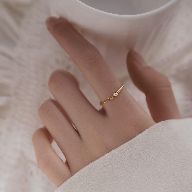 S925 Sterling Silver Chain Ring with Single Diamond – High-End, Niche Design for Women's Index or Pinky Finger.