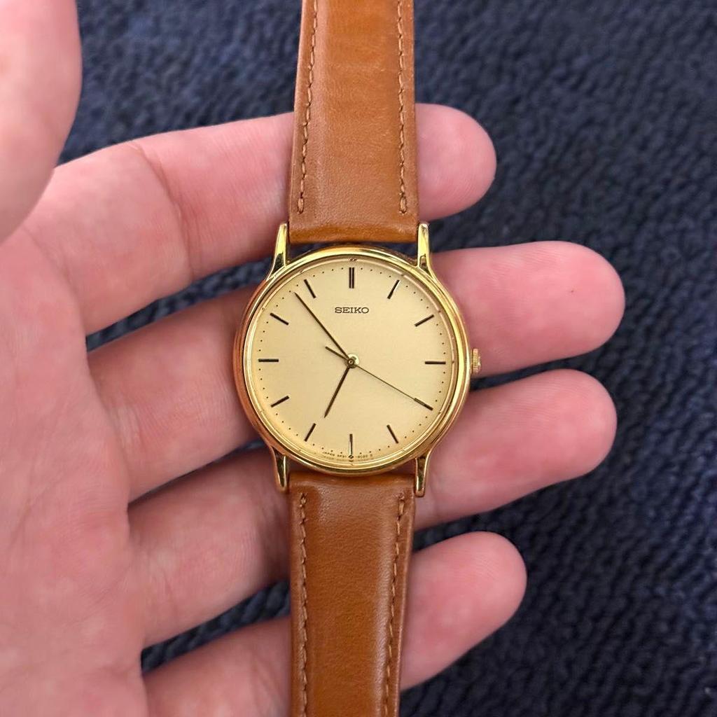 Used Working 88s vintage Seiko slim round men's quartz watch