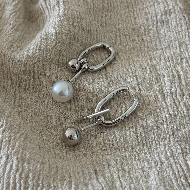 

Fashion Vintage Pearl Silver Ball Pendant Earrings for Women Minimalist Classy Elegant Asymmetry Ear Clip Niche Design Earrings A Pair of Pierced Earrings [Ear Buckles]