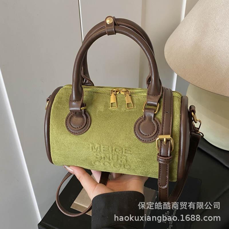 Suede bag women's large capacity 2025 new autumn and winter niche design matte retro messenger portable pillow bag