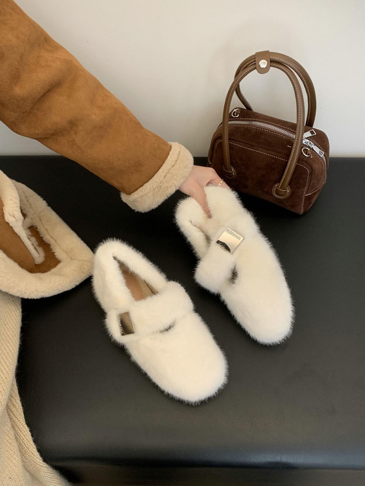 

High-end plush plush shoes for women to wear outside, winter gentle inner heightening thick-soled beanie shoes 35