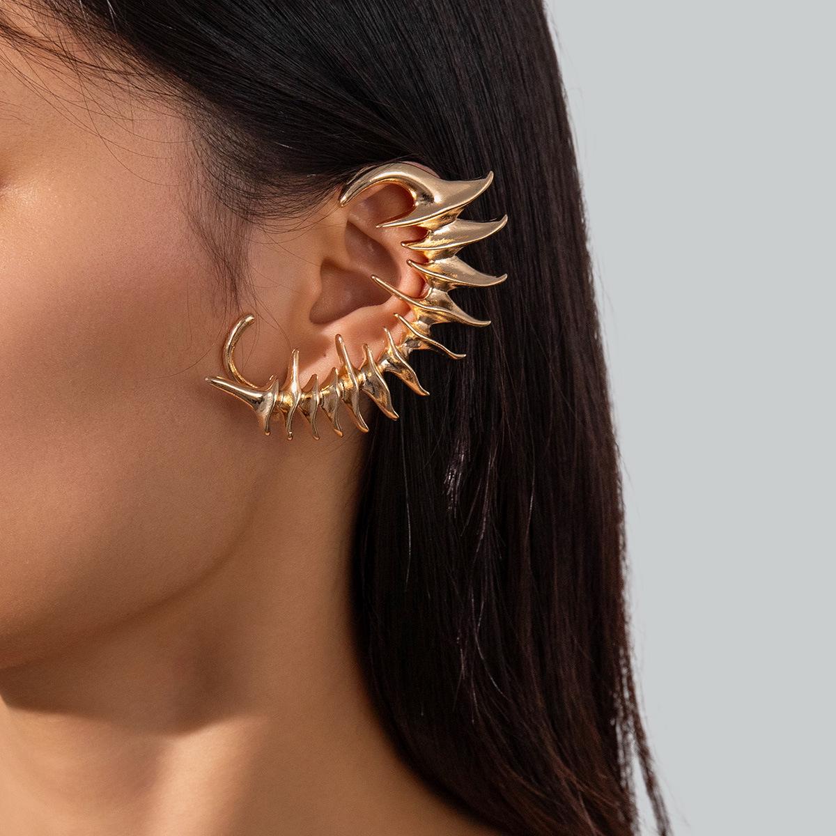 

Трансграничный панк кафф на ухо с шипами: Необычный металл, не требует пирсинга, унисекс-украшение.