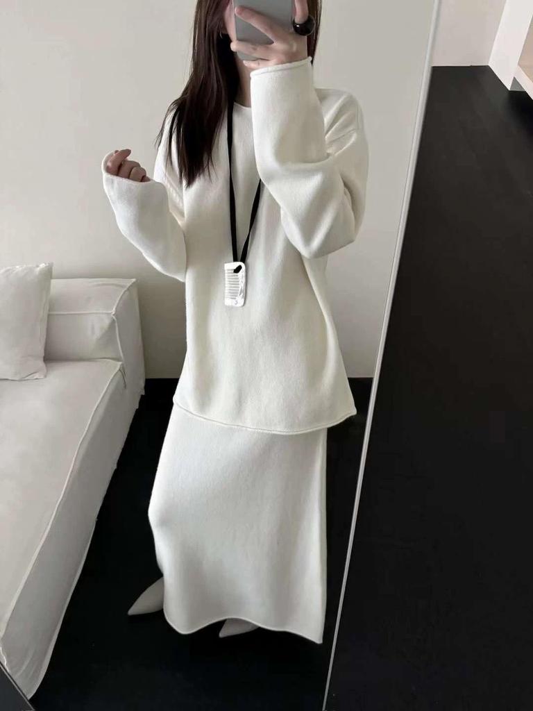 Dwuczęściowy zestaw damski: sweter dzianinowy z okrągłym dekoltem w stylu koreańskim i spódnica midi z wysokim stanem, kolekcja jesień/zima 2025