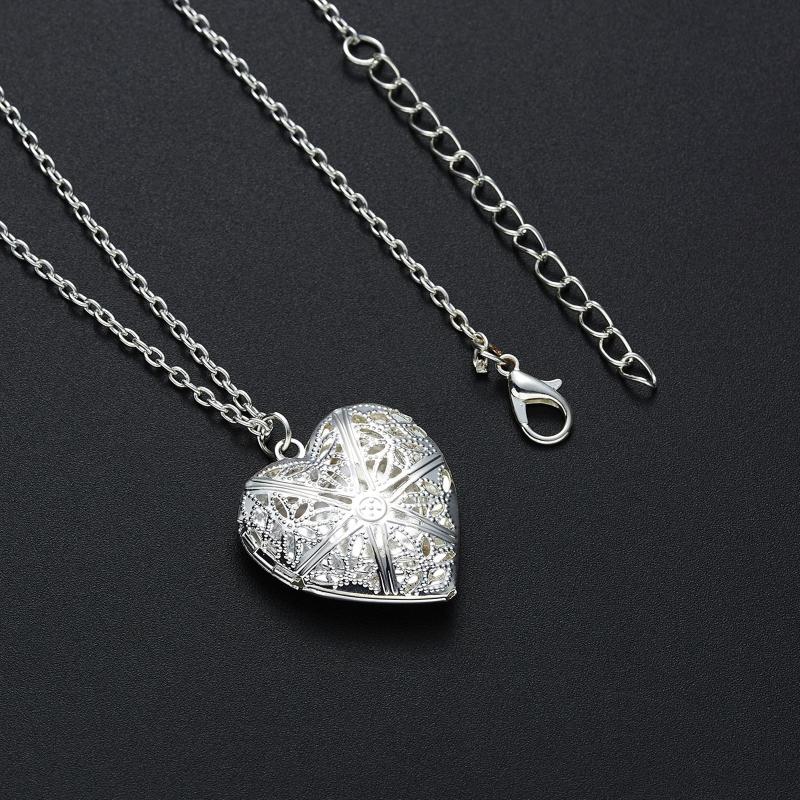 Heart Shaped Locket Pendant Necklace for Women Love Heart Shaped Photo Necklace That Can Hold Picture Jewelry Gifts