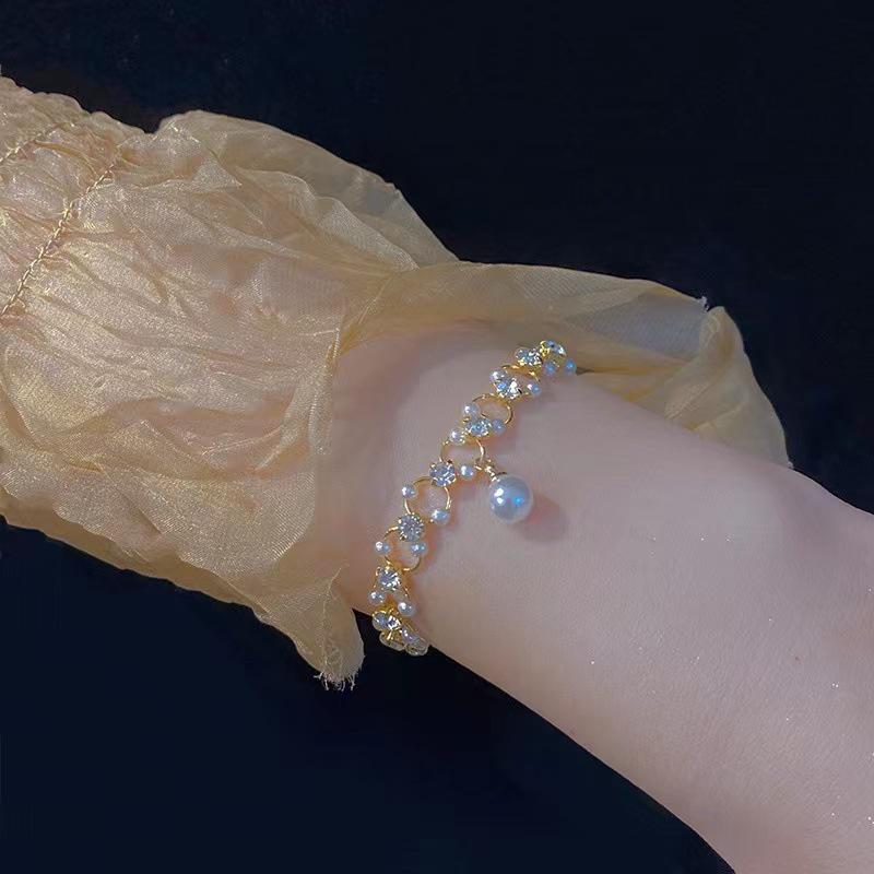 Retro-Style Rhinestone & Faux Pearl Bracelet - Korean Design, Versatile & Fashionable