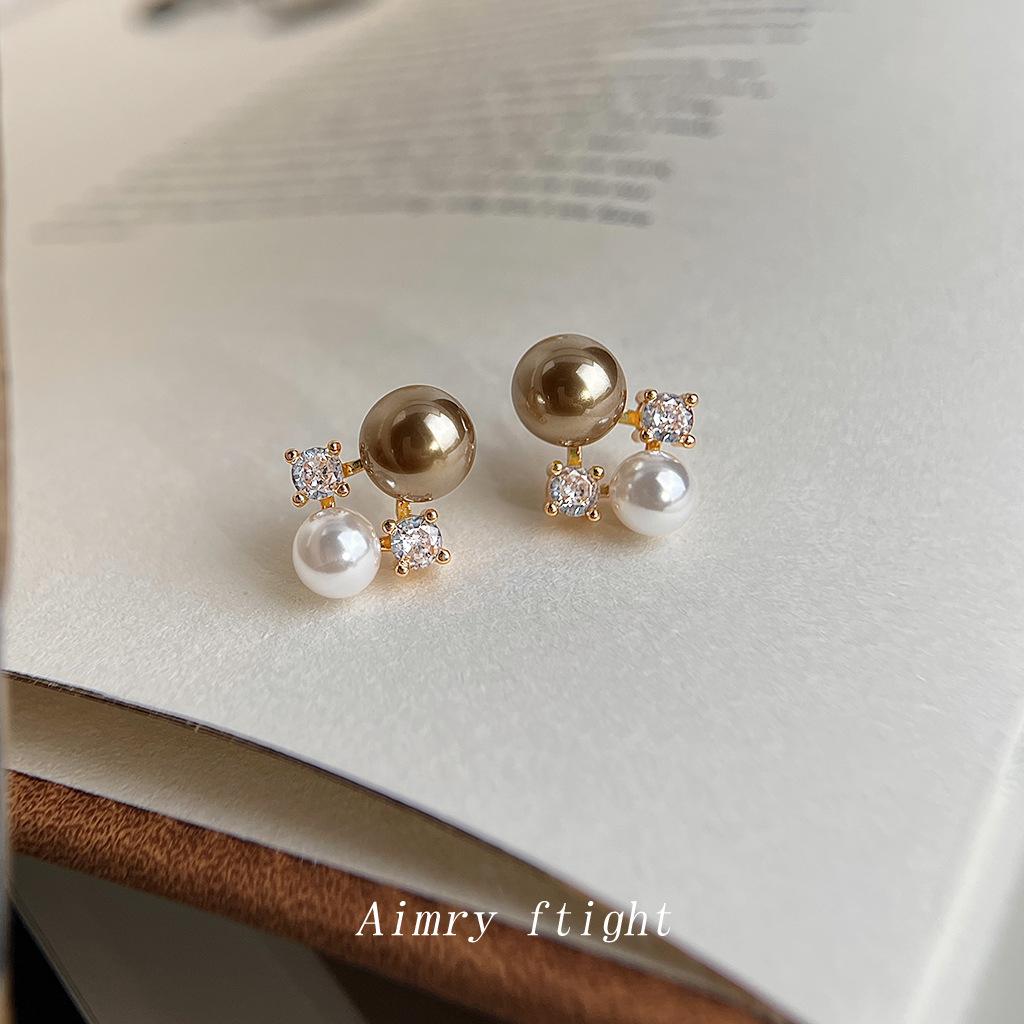Autumn and winter popular coffee pearl Maillard style slightly inlaid zircon 925 silver needle plated 14K pearl stud earrings.