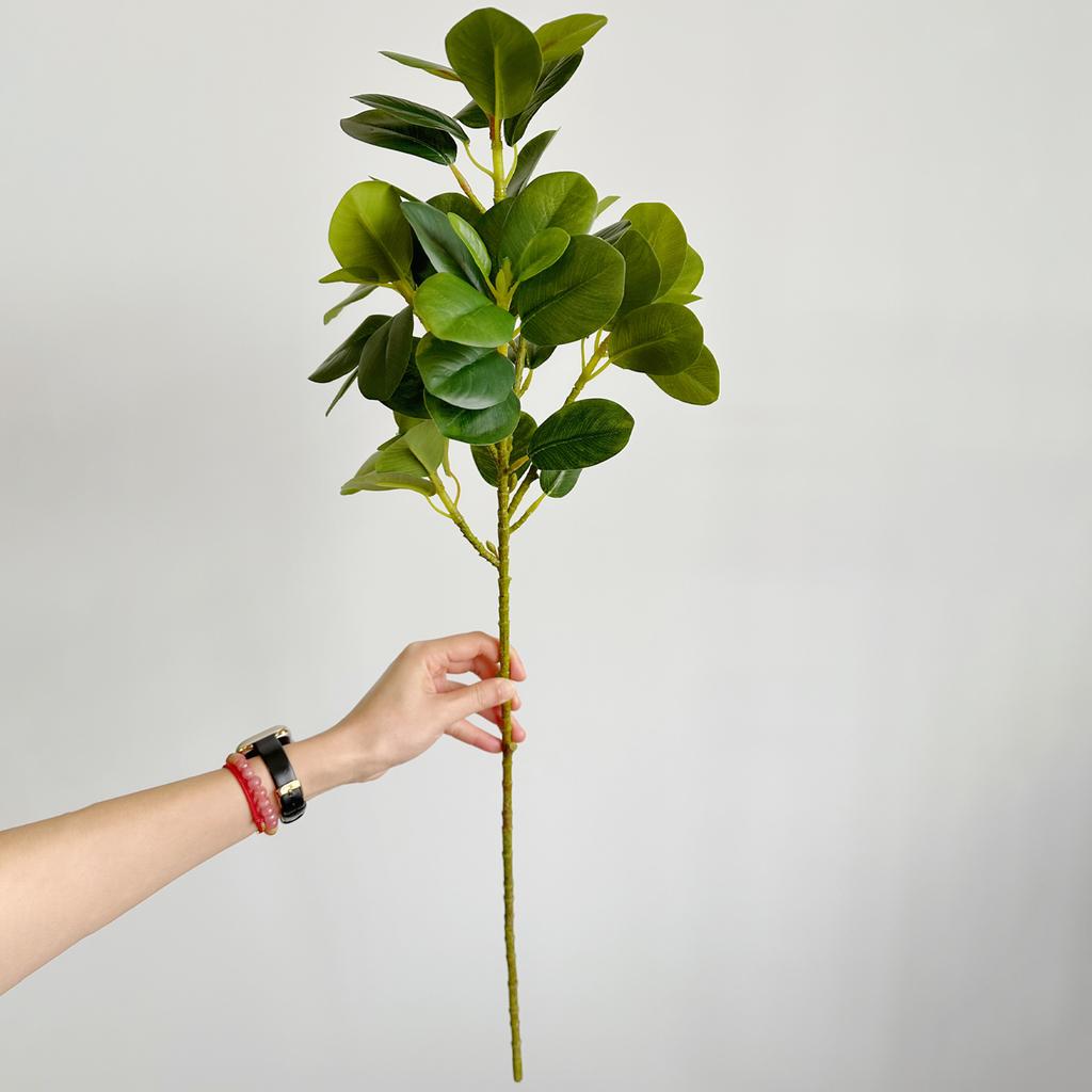 Dekorative künstliche Ficus-Pflanzen für die Wohnungsdekoration, unechtes Grün mit langen Ästen für die Innenraumästhetik