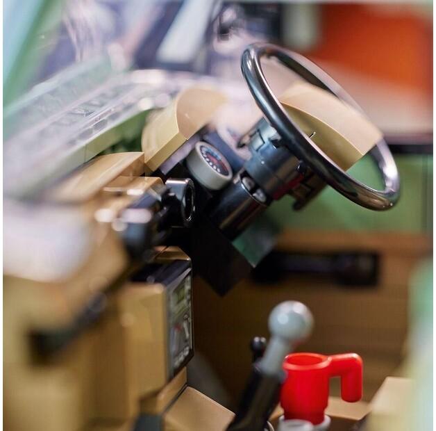 LEGO ICONS 10317 Land Rover Classic Defender 90