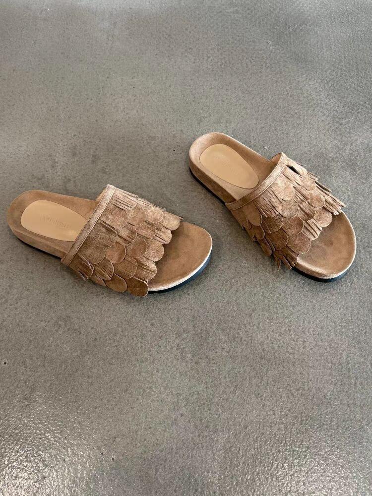 

Retro platform beach shoes women s fringed flat-bottomed round-toed one-word cool slippers 40