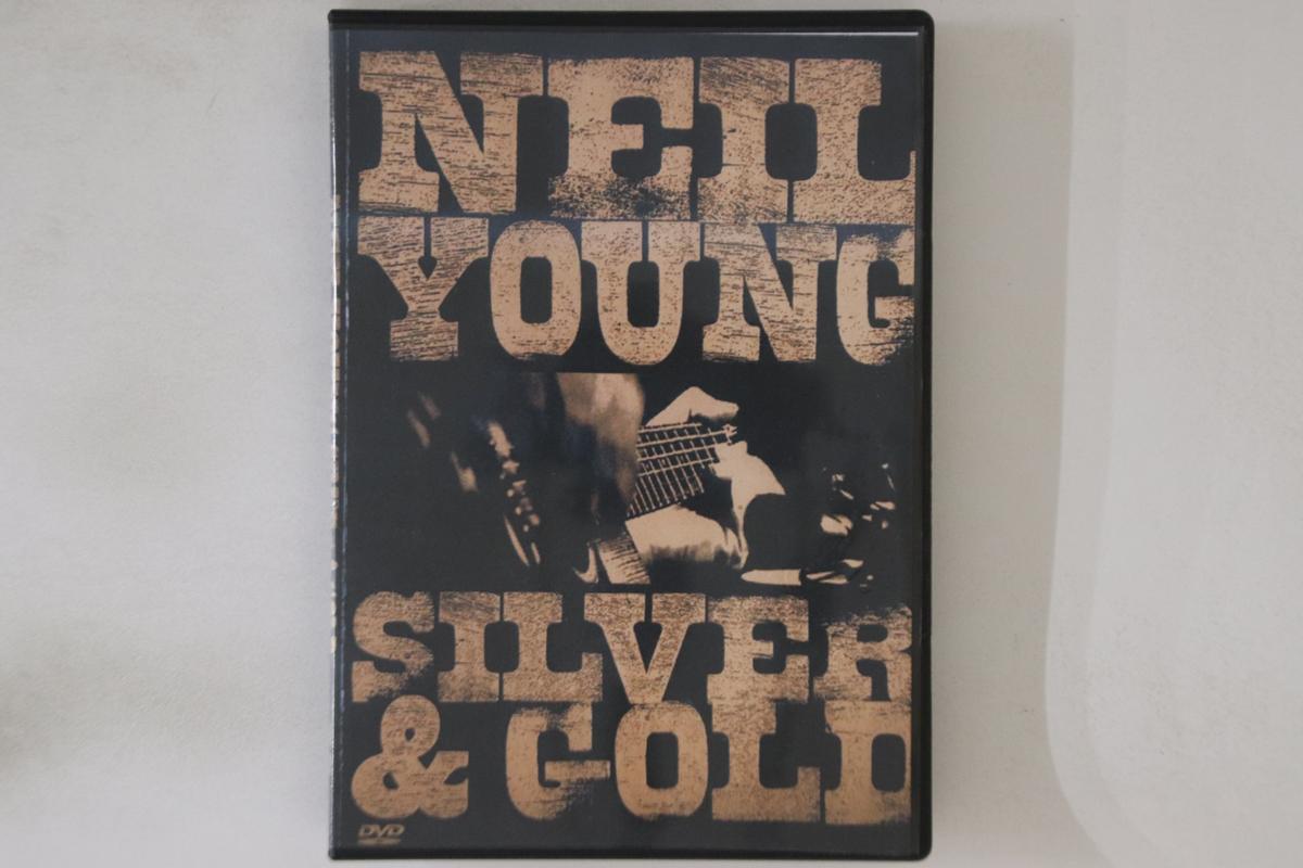 

DVD NEIL YOUNG - Silver & Gold 385212 NOT ON LABEL Unknown Rock Used