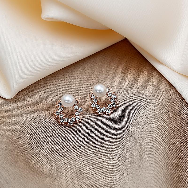 Gold Cat Earrings for Women Rhinestone Cat Stud Earrings Cute Animal Butterfly Earrings Hypoallergenic Ear Accessories Gift for Women