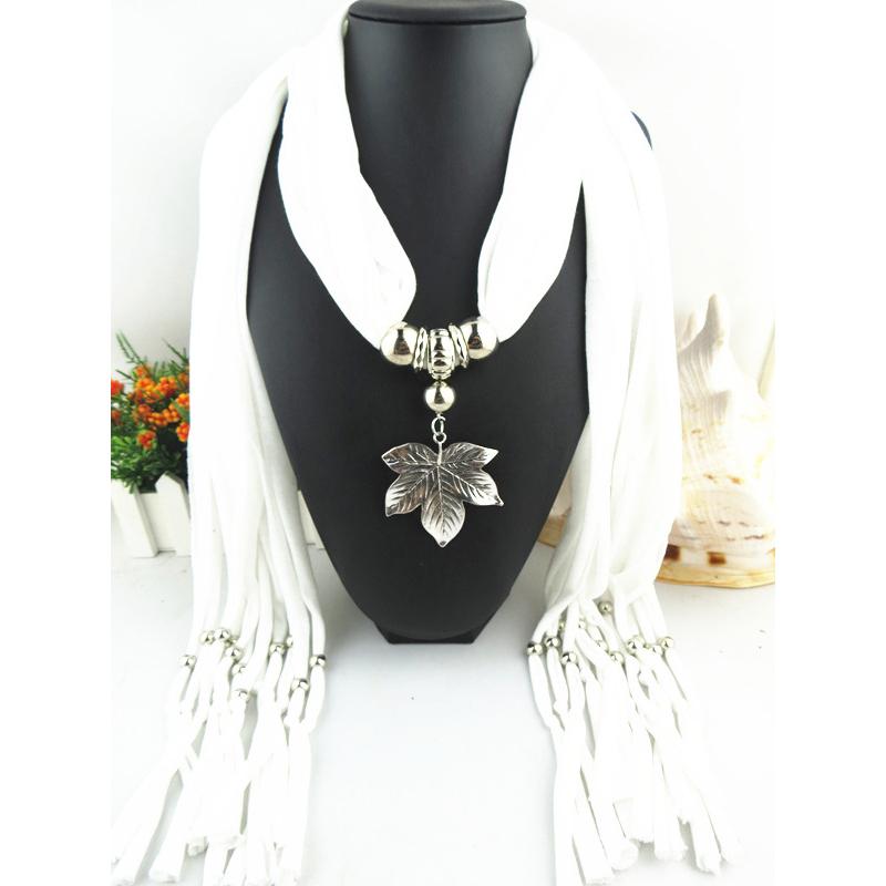 Eleganter Polyester-Infinity-Schal mit Blattanhänger & Quasten – Damen Modischer einfarbiger Halswickel