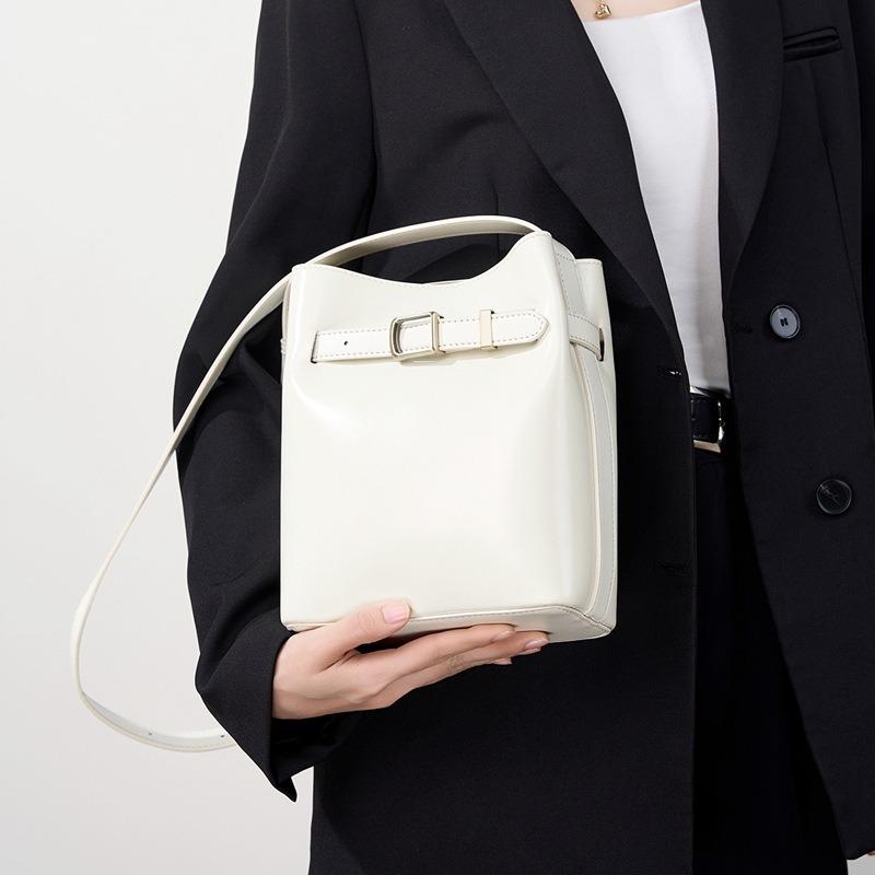 Retro leather women's shoulder bag, premium bucket bag, retro first-layer cowhide messenger bag, women's shoulder messenger bag