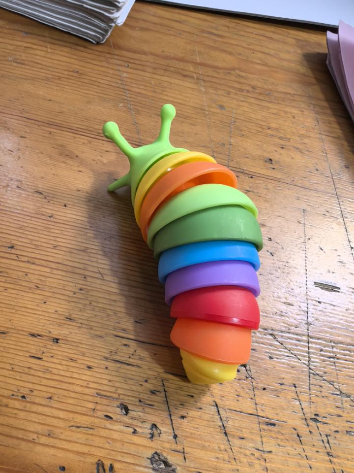 Catenina Portachiavi e Ciondolo Giocattolo Antistress Bruco Arcobaleno Adorabile