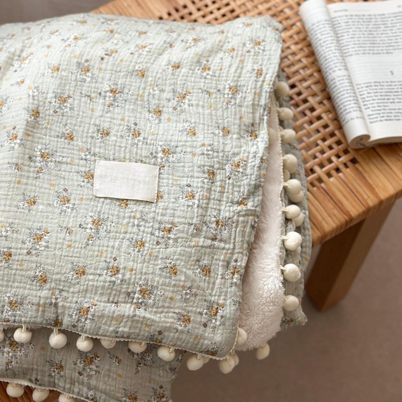 Cotton Crinkled Gauze Blanket Soft Breathable Pom Pom Throw Lightweight Portable for Office Nap Sofa Couch Outdoor Travel All Season Warm Blanket