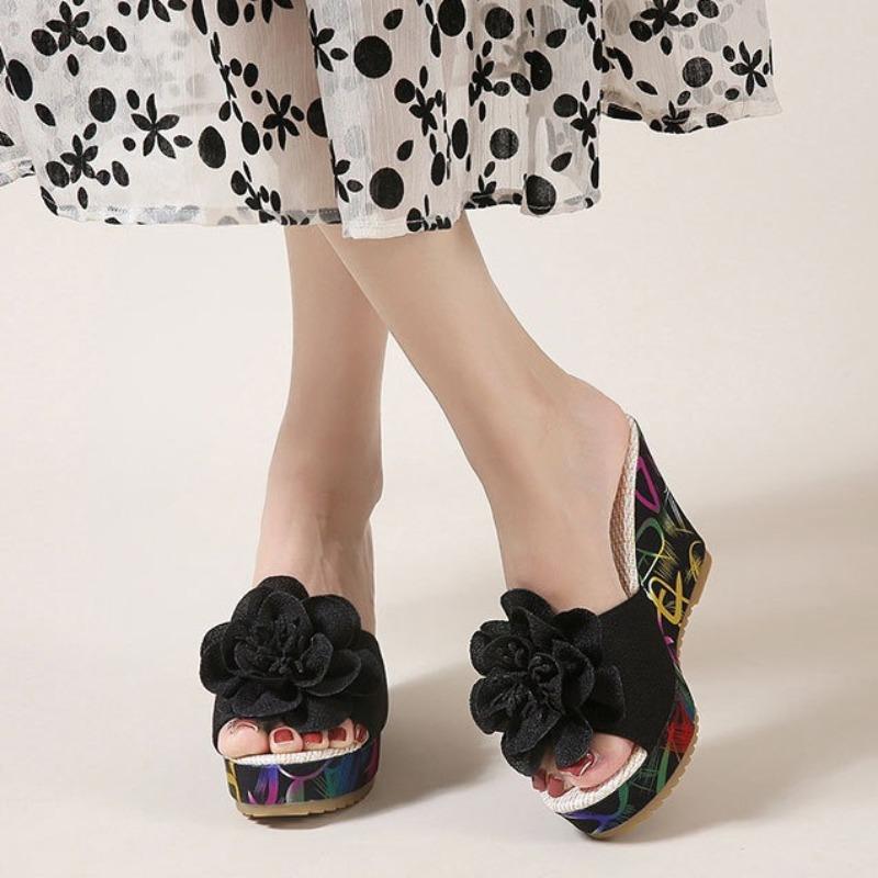 Ciabatte da donna con zeppa floreale taglie forti