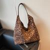 Fashionable Retro Leopard Print Pattern Womens Casual Tote Bag For Commuting