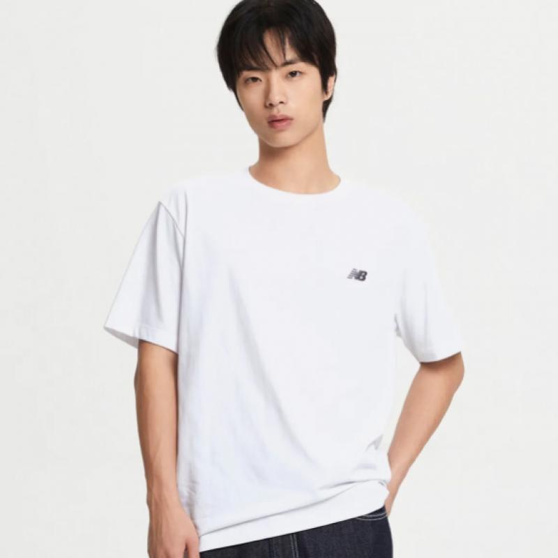 New Balance EssenTial Small Logo T shirT 2 Type 1 selecT Nbnef21403