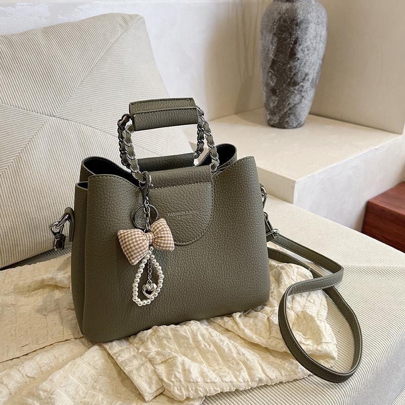 The New Women's Bag Is Fashionable and Trendy, and the Hand-held One-shoulder Oblique Span Tote Bag Is Fashionable.