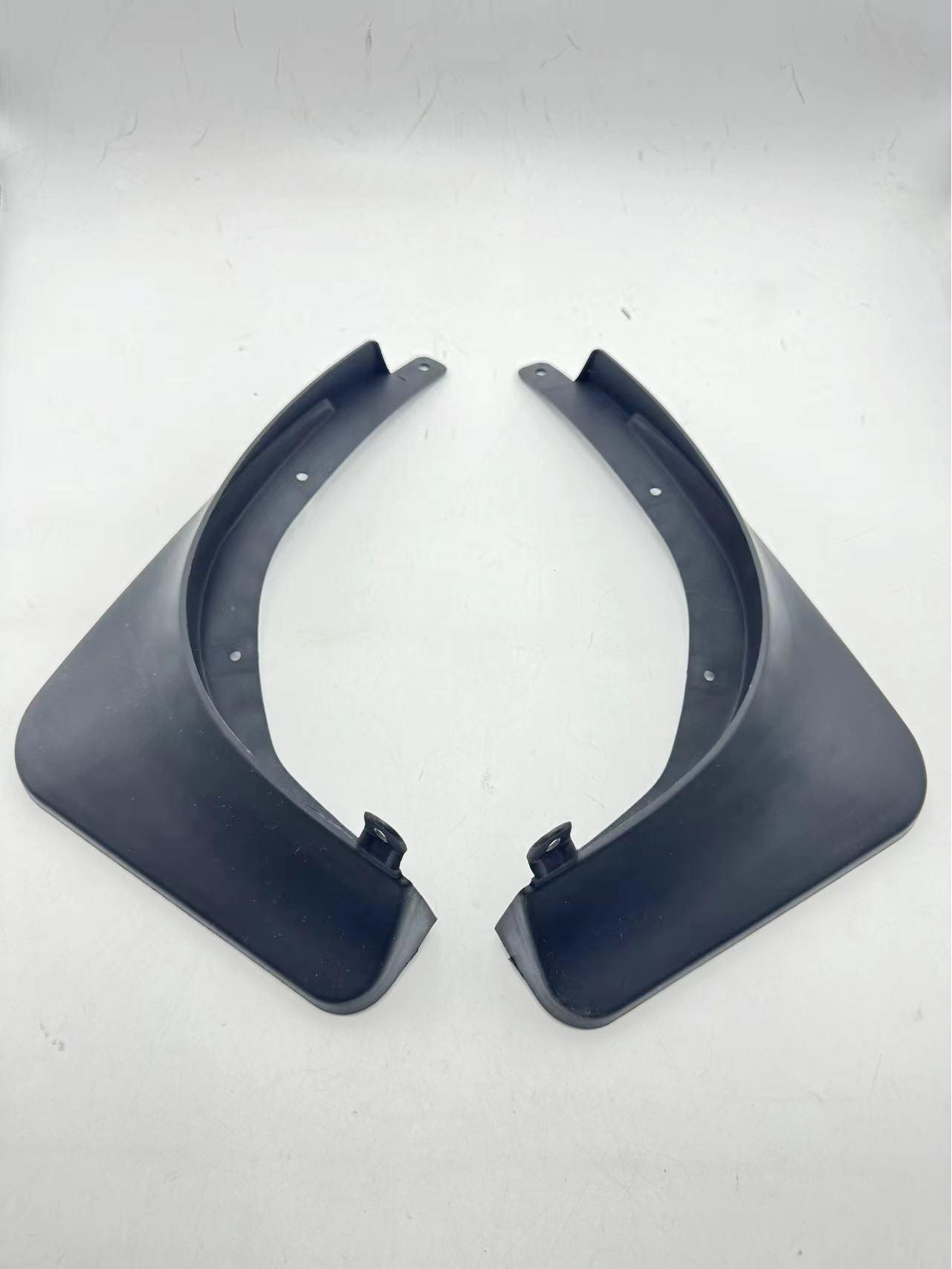 

Maxus Dana V1 2023 Long Wheelbase Rear Mud Flap Set (2-Piece) for Cross-Border Modification