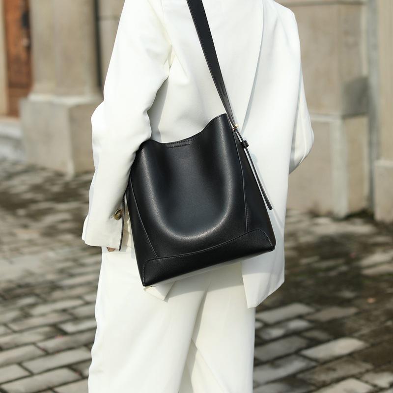Fashion Leather Women's Bag Tb Bucket Bag Large Capacity Retro Shoulder High Sense Underarm Bag Versatile Light Luxury