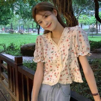 Design Sense Floral Short Top Chic Shirt Summer Loose V-neck Short Sleeved Thin Sweet Shirt for Women