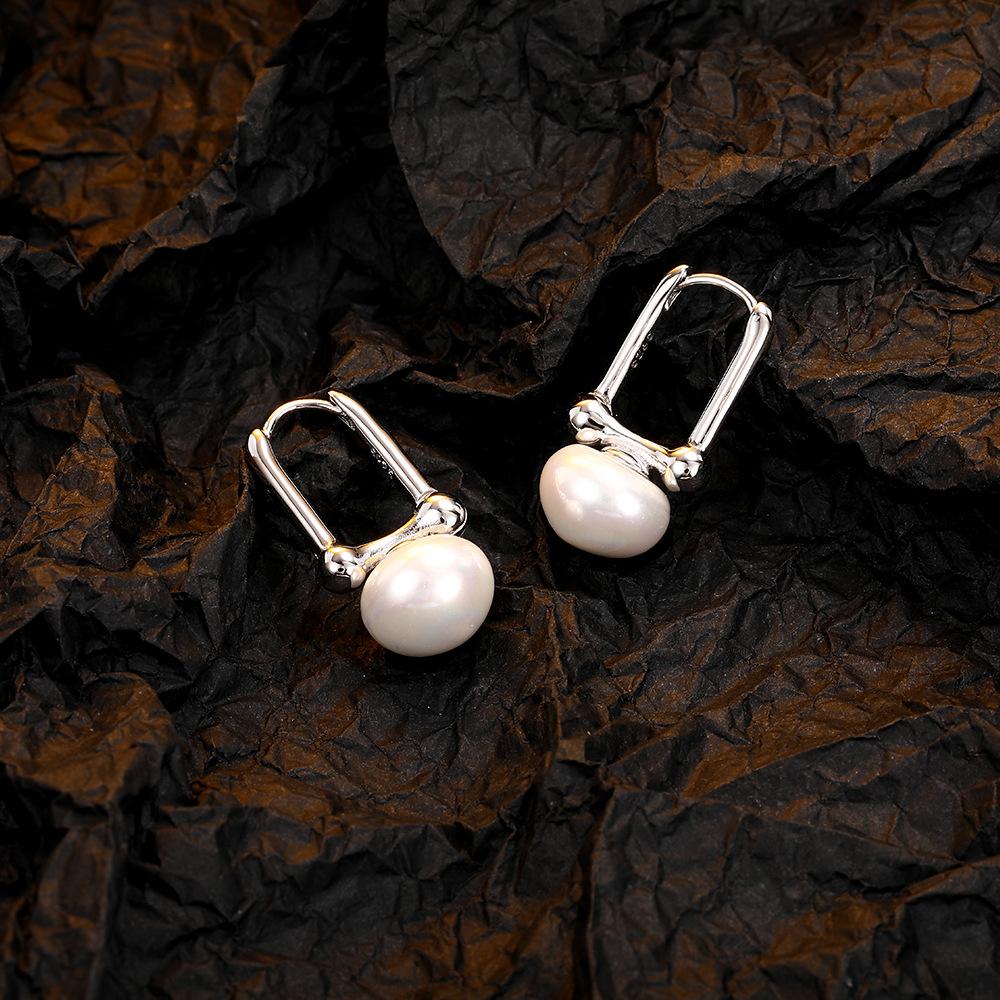Pearl Ear Buckle Women'S Personality Retro Bead Earrings Design Sense Earrings