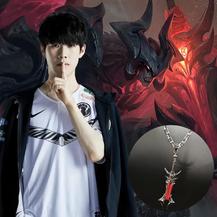 2024 League of Legends Aatrox Necklace: Men's Fashion Sweater Chain