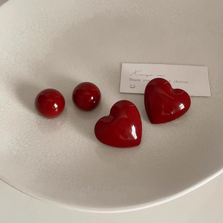 Wine Red Retro Hong Kong Style Heart Earrings - Sweet, Simple, Fashionable, All-Match.