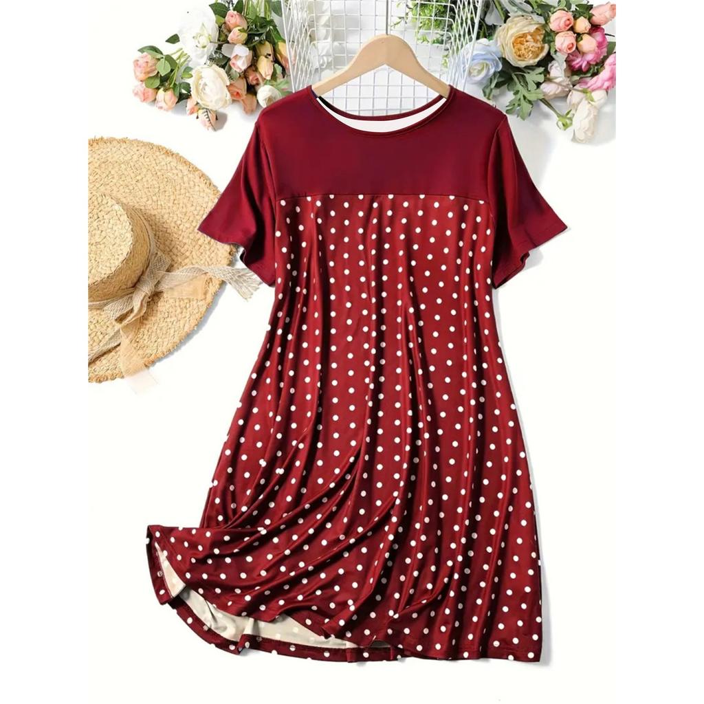 Dámské pyžamové šaty s krátkým rukávem, kulatým výstřihem a puntíky. Pohodlné šaty.