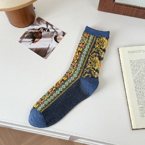 Ethnic Style Retro Women Socks Flower Embossment Harajuku Vintage Cotton Long Socks Autumn and Winter Japanese Middle Tube Socks