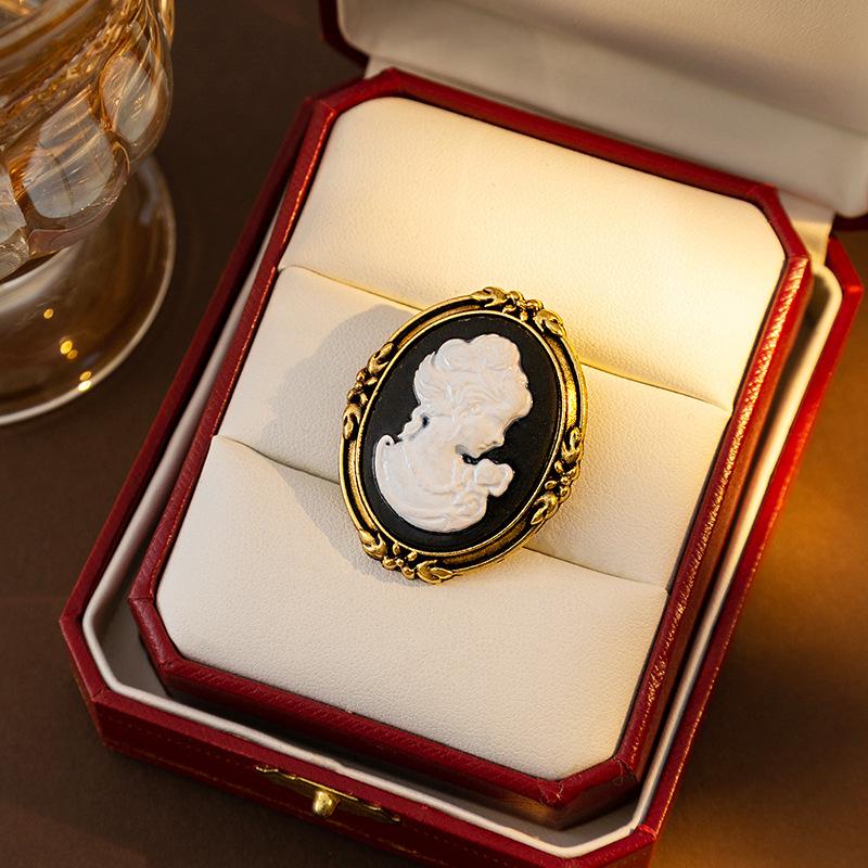 European Medieval Woman Head Brooch - Retro Court Style Portrait Clothing Accessory