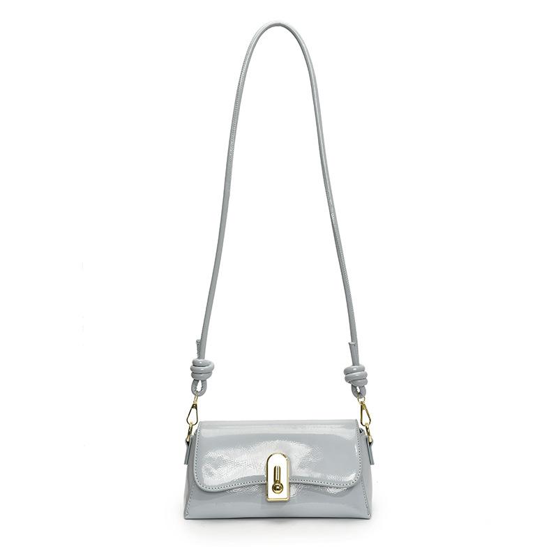 

В этом году популярна корейская простая сумка-мессенджер в стиле кэжуал, универсальная, модная, с высоким чувством вкуса, маленькая квадратная сумка, подчеркивающая темперамент. синий