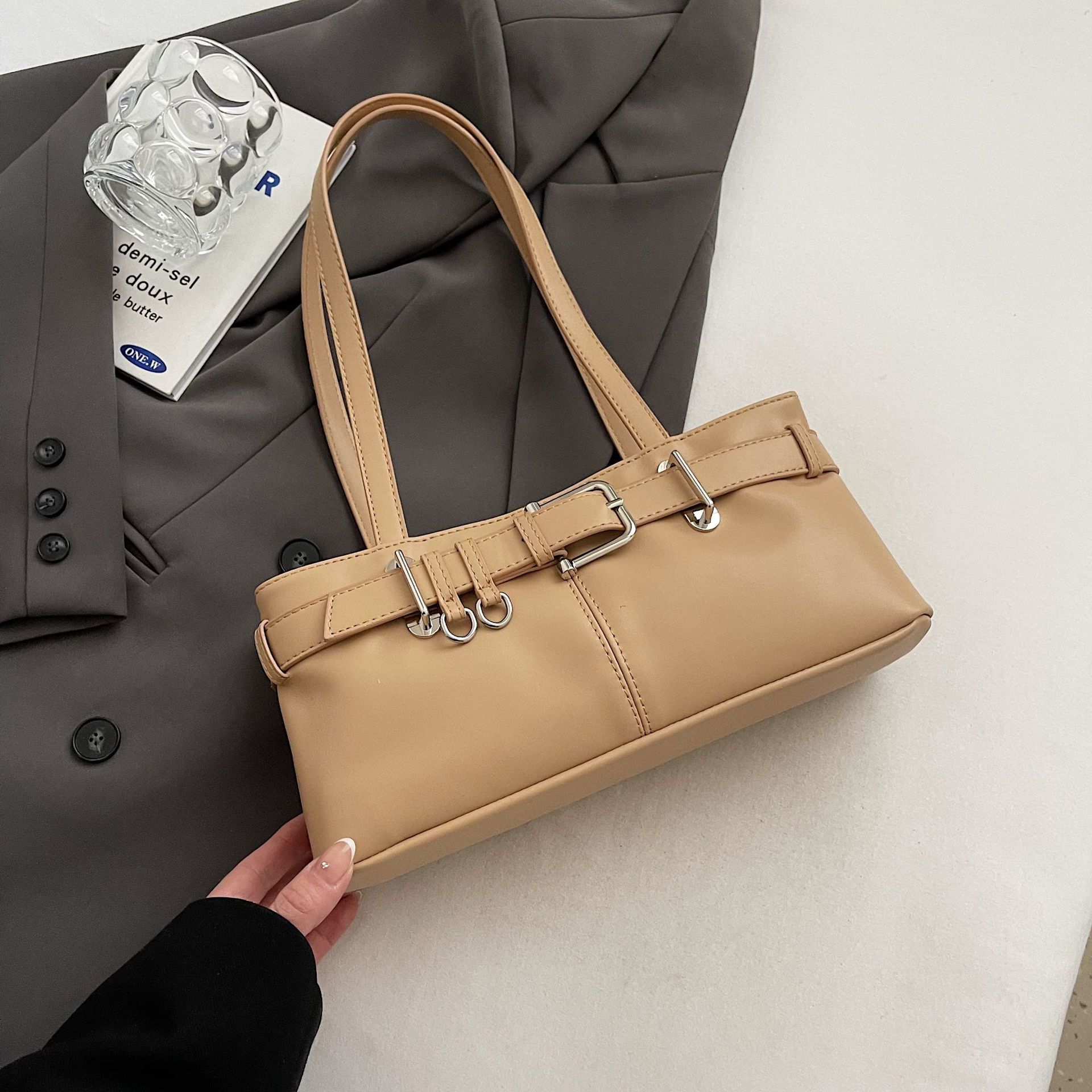 

Ретро сумка подмышку женская 2025 новая весна и лето универсальная плечевая сумка большой вместимости хаки