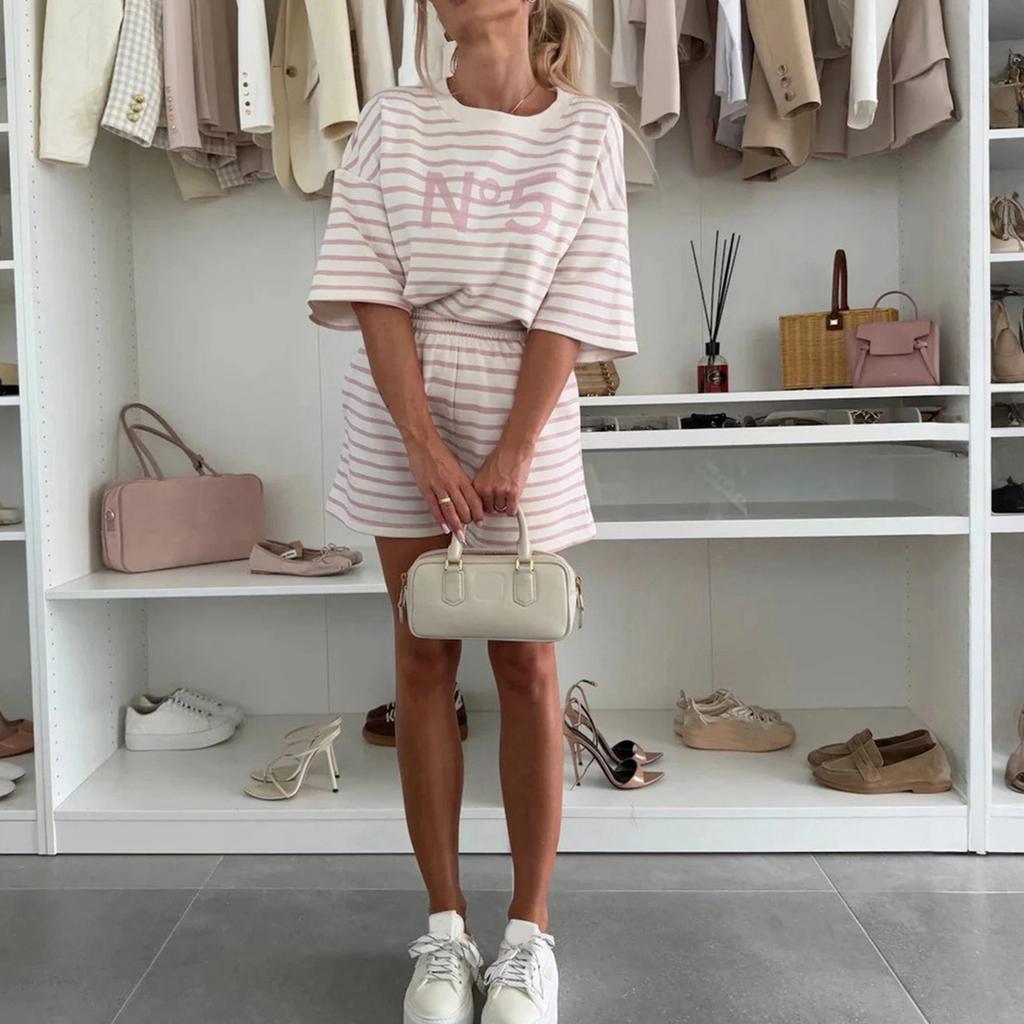 Conjunto de Duas Peças Feminino Solto Confortável Casual Fashion Listrado Esportivo Verão Fino Manga Curta Shorts