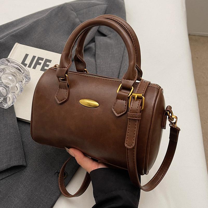 This year's popular bag 2025 new trendy fashion portable shoulder bag autumn versatile messenger Boston pillow bag