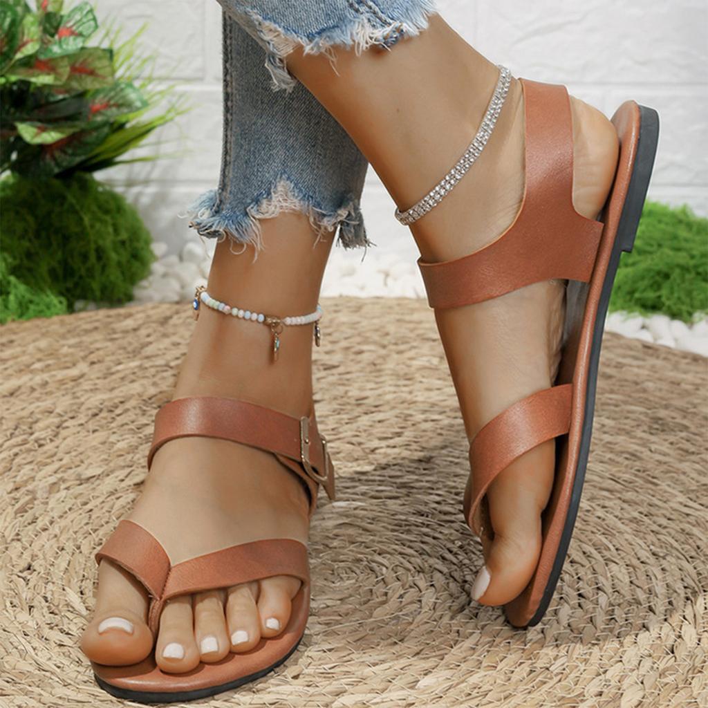 Women's stylish and comfortable flat buckle beach sandals with clipped toes