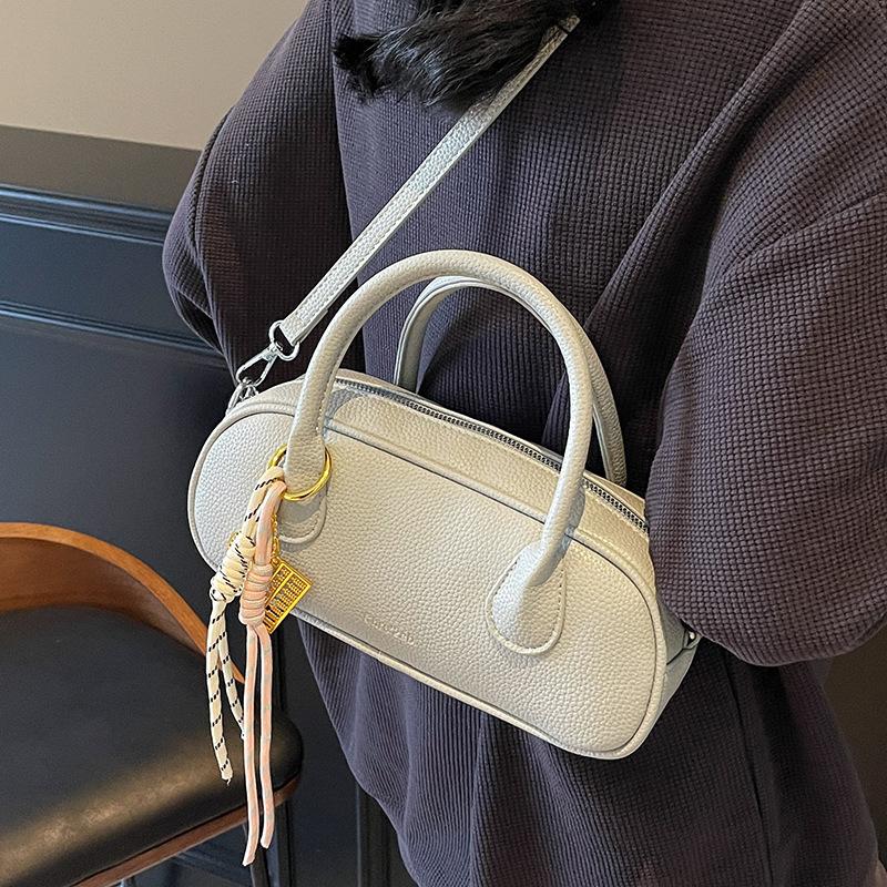 Popular Fashion High-quality Lychee Pattern Portable Baguette Bag Women's Versatile Commuting Temperament Niche Casual Messenger Bag