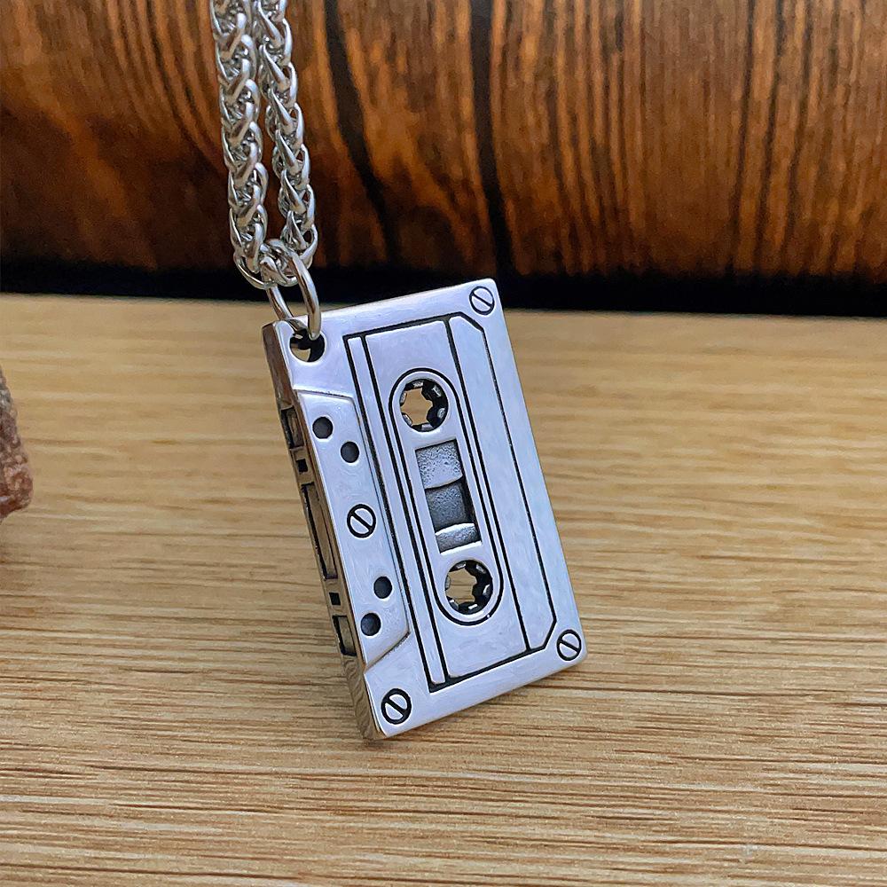 

Панк Ретро Модный Мужской Кулон из Нержавеющей Стали в виде Радиокассеты Мужской и Женский Кулон из Титановой Стали с Названием Группы single pendant