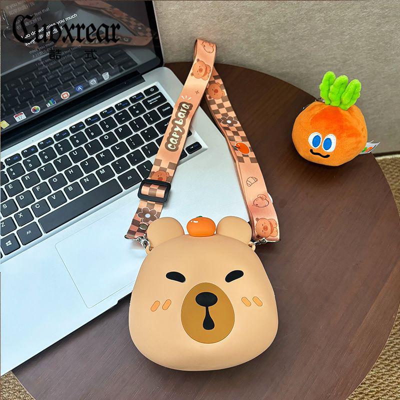 Capybara Silicone Crossbody: Cute Children s Shoulder Bag with Coin, Earphone Storage, and Capybara Pendant.
