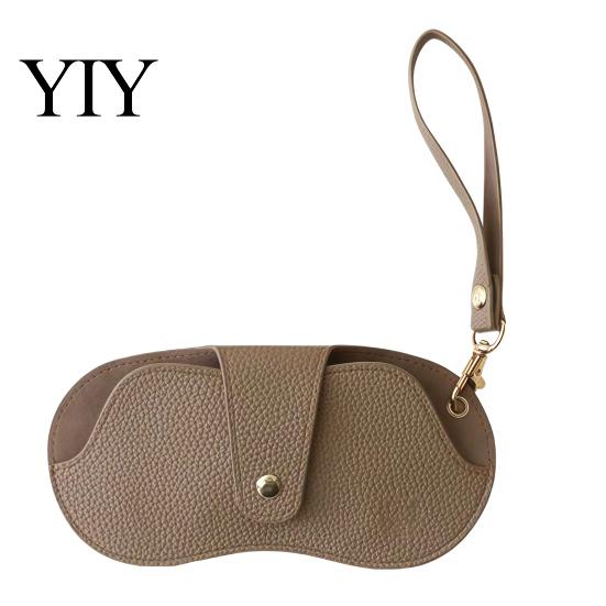 Compact Glasses Storage Bag Sunglasses Pouch, Imitation Leather Hanging Case Durable Eyeglass Holder with Carabiner, Portable Eyeglasses for