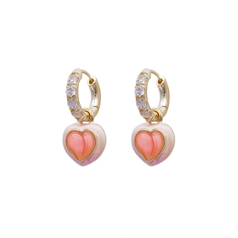 Pink peach love earrings are fresh and sweet, celebrity style ear buckles, niche fashion commuter earrings.