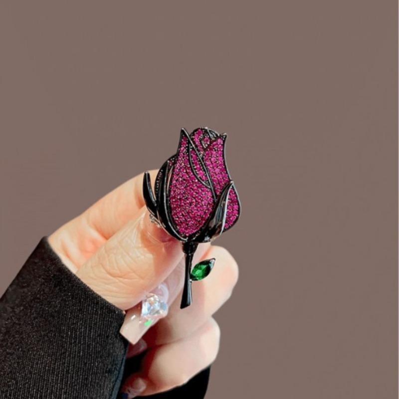 Luxury Crystal Vintage Roses Brooch for Women Shiny Rhinestone Brooches Pin Banquet Wedding Party Charm Jewelry