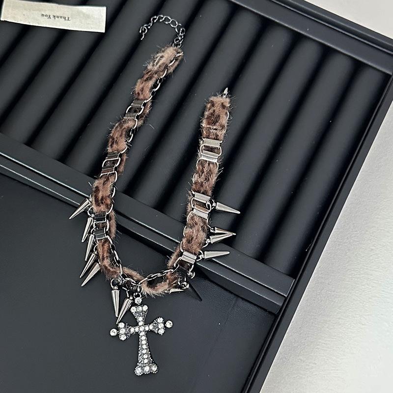 Tooxika Sweet Cool Hottie Leopard Rivet Cross Pendant Tassel Necklace Cold Style Hip Hop Personalised Collarbone Chain
