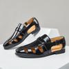 Moda Estate Uomo Classiche Sandali da Spiaggia Un Elegante Gentiluomo Designer Dall'Europa America Sta Indossando Sandali alla Moda Taglia 38-46