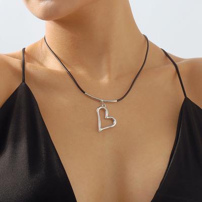 Women European Simple Geometric Hollow Heart Pendant Necklace Minimalist Irregular Sweet Choker