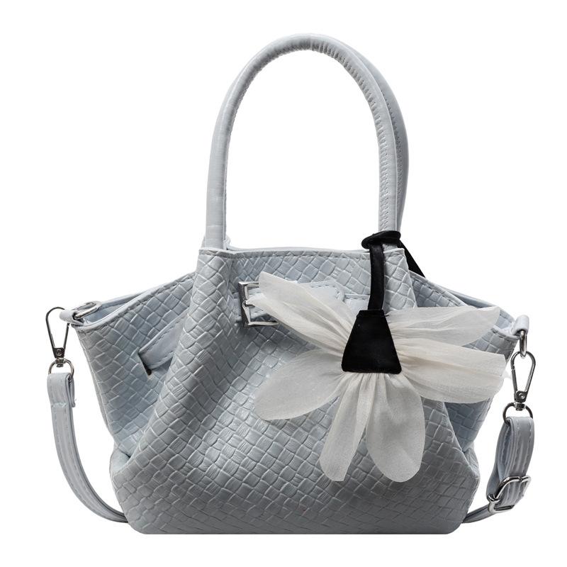 New hand-carried fashionable bucket bag women's 2025 spring Korean version simple temperament shoulder bag high-end messenger bag